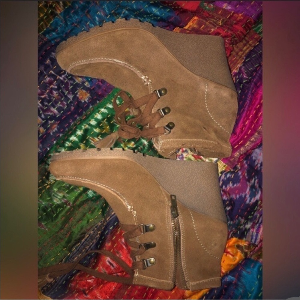 Preowned MIA wedge booties